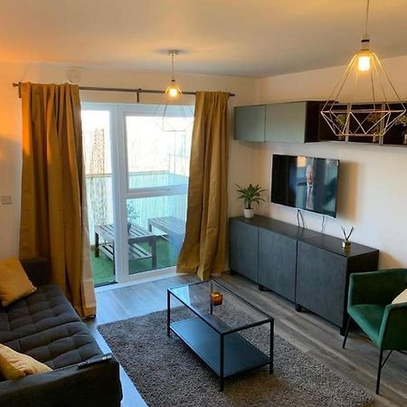 Lovely 1-Bed Serviced Apartment With Free Parking ثوروك الغربية المظهر الخارجي الصورة