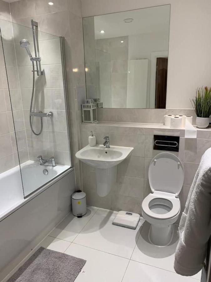 Lovely 1-Bed Serviced Apartment With Free Parking ثوروك الغربية المظهر الخارجي الصورة